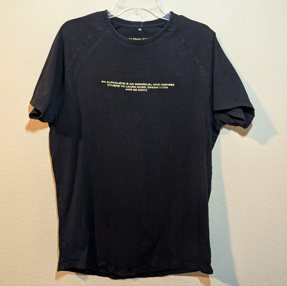 Alphalete Size Large Black Tee with Gold Text Performance Fit T-Shirt